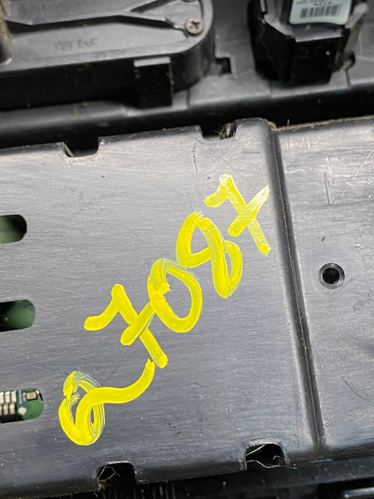 2006 - 2010 Ford Explorer Radio Heater Climate A/C Control Bezel Trim Q7087 DG9