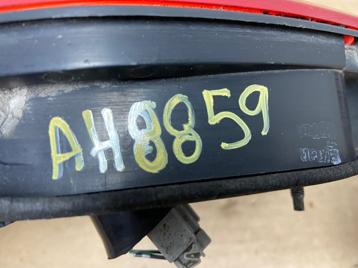 1998 to 2000 Honda Accord Right Passenger Side Inner Tail Light AH8859 LK7