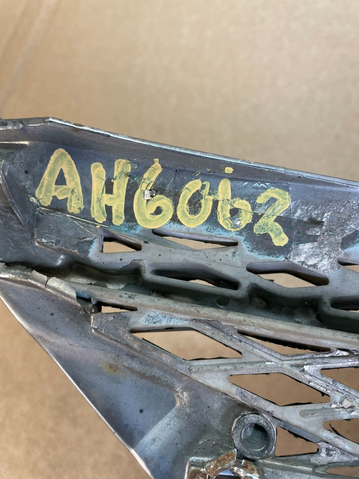 2002 2003 2004 Toyota Camry Front Upper Grill Grille AH6062 DG5