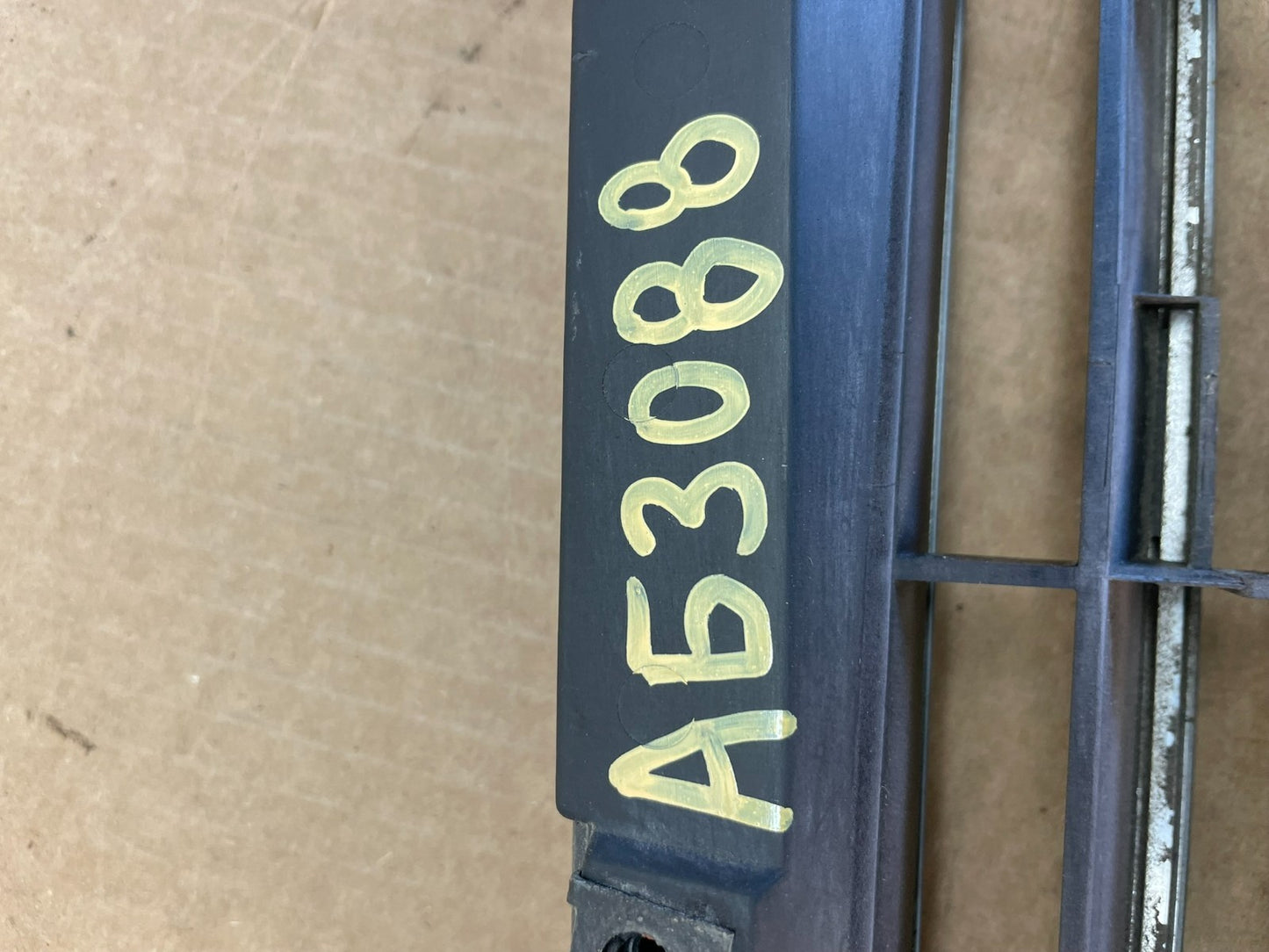 1996 to 1999 Mercedes Benz E320 Front Upper Grill Grill 2108880123 AG3088 DG5