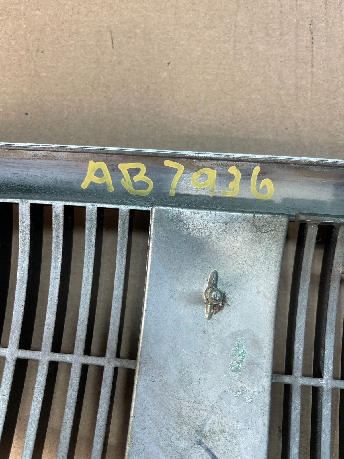 2003 to 2005 Buick Century Front Upper Grill Grille ab7936 DG6