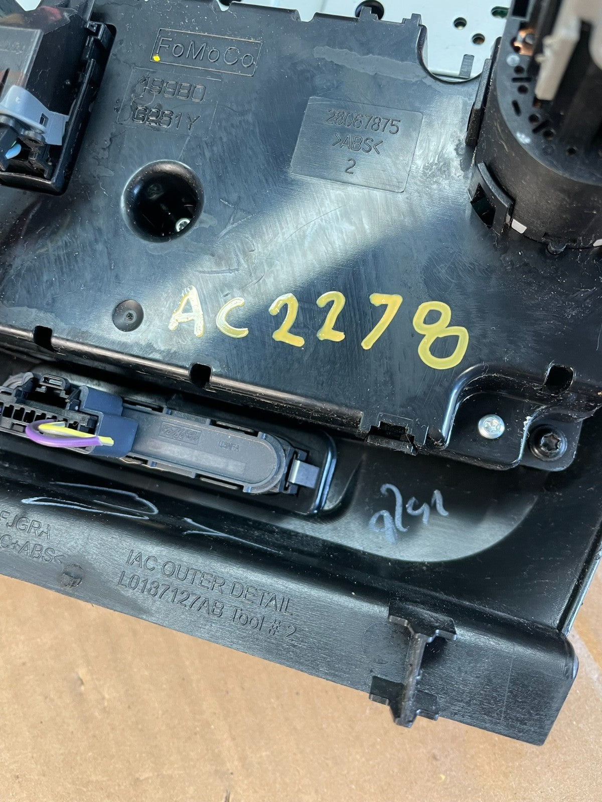 2010 to 2012 Ford Fusion Radio Climate Control A/C Control AC2278 DG8