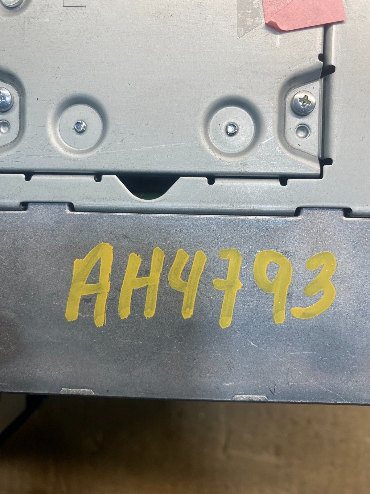 2009 to 2012 Mercedes ML350 GL450 Radio Navigation Screen Display AH4793 DG7