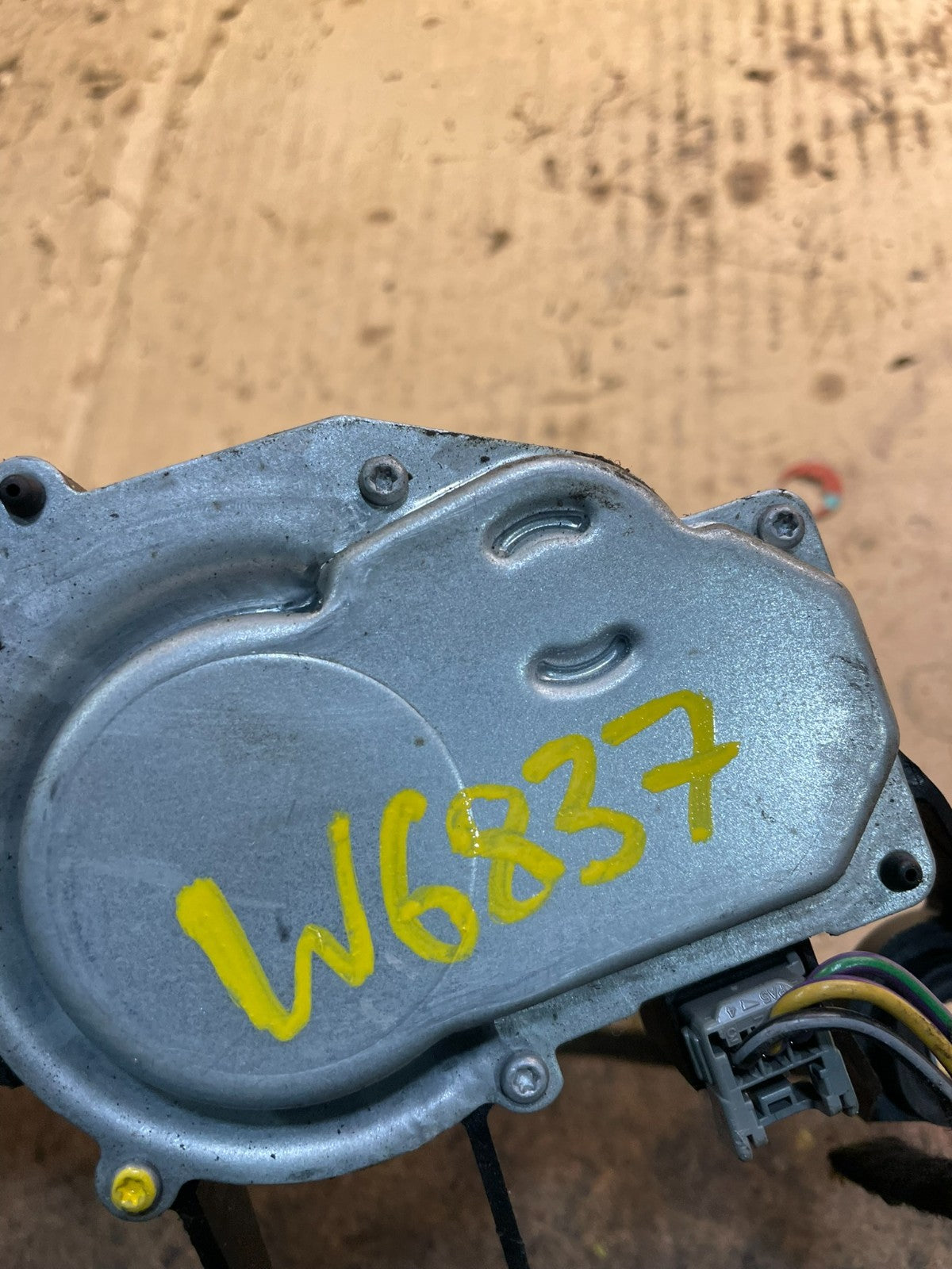 2008-2012 Land Rover LR2 Rear Glass Windshield Wiper Motor OEM w6837 DG7