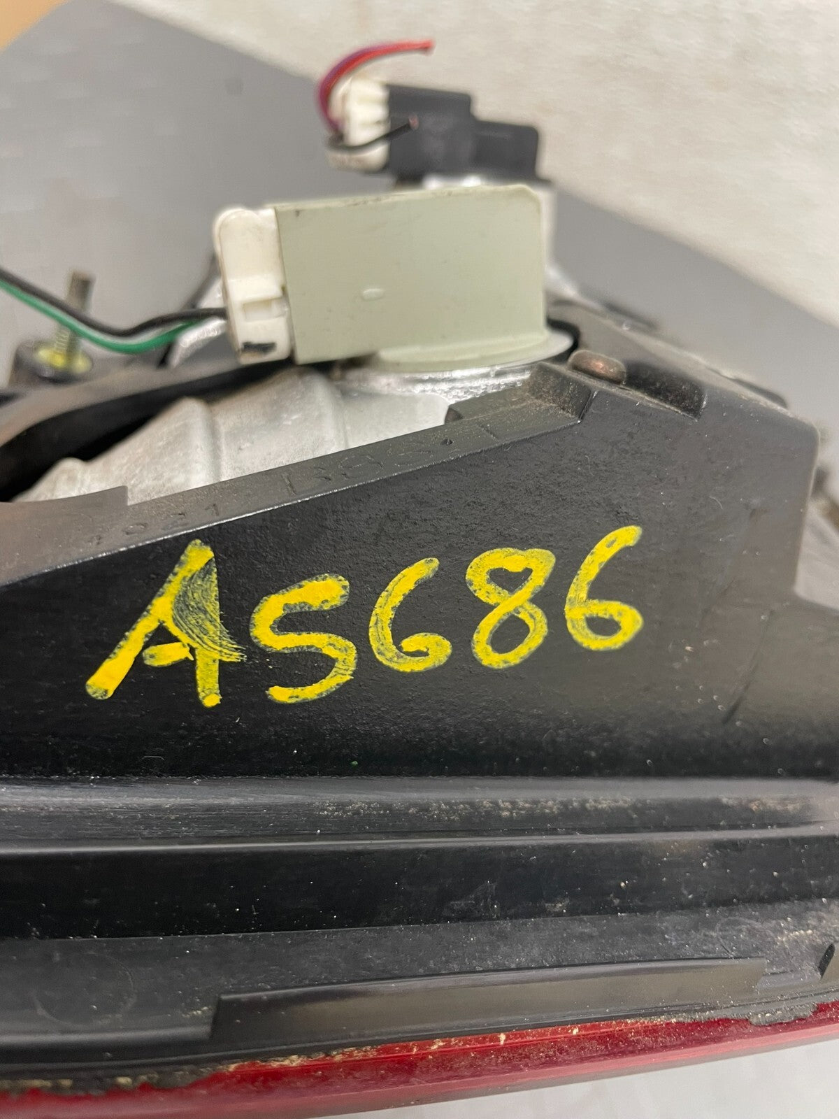 2002-2004 Infiniti i35 Inner Light Left Driver Side Tail Light OEM A5686 DG16
