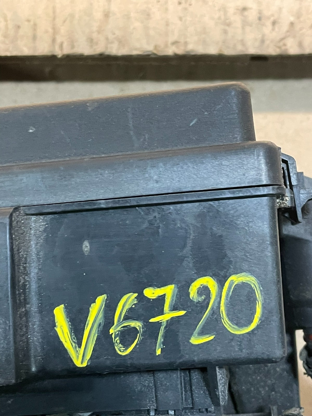2007 Jeep Grand Cherokee Fuse Box BCM Body Control Module V6720 DG8