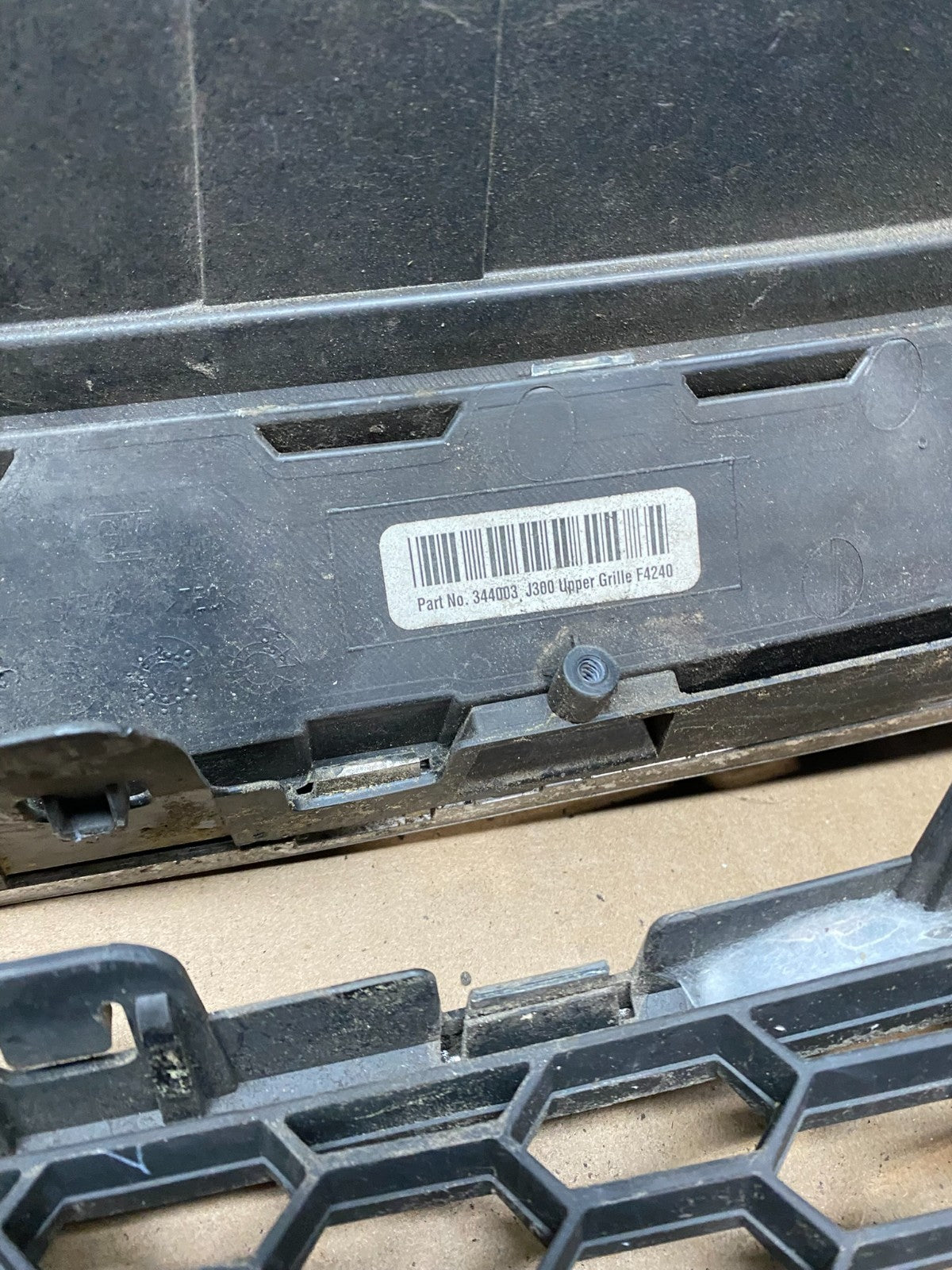 2011 to 2014 Chevrolet Cruze Upper Lower Set Grill Grille V7299 DG10