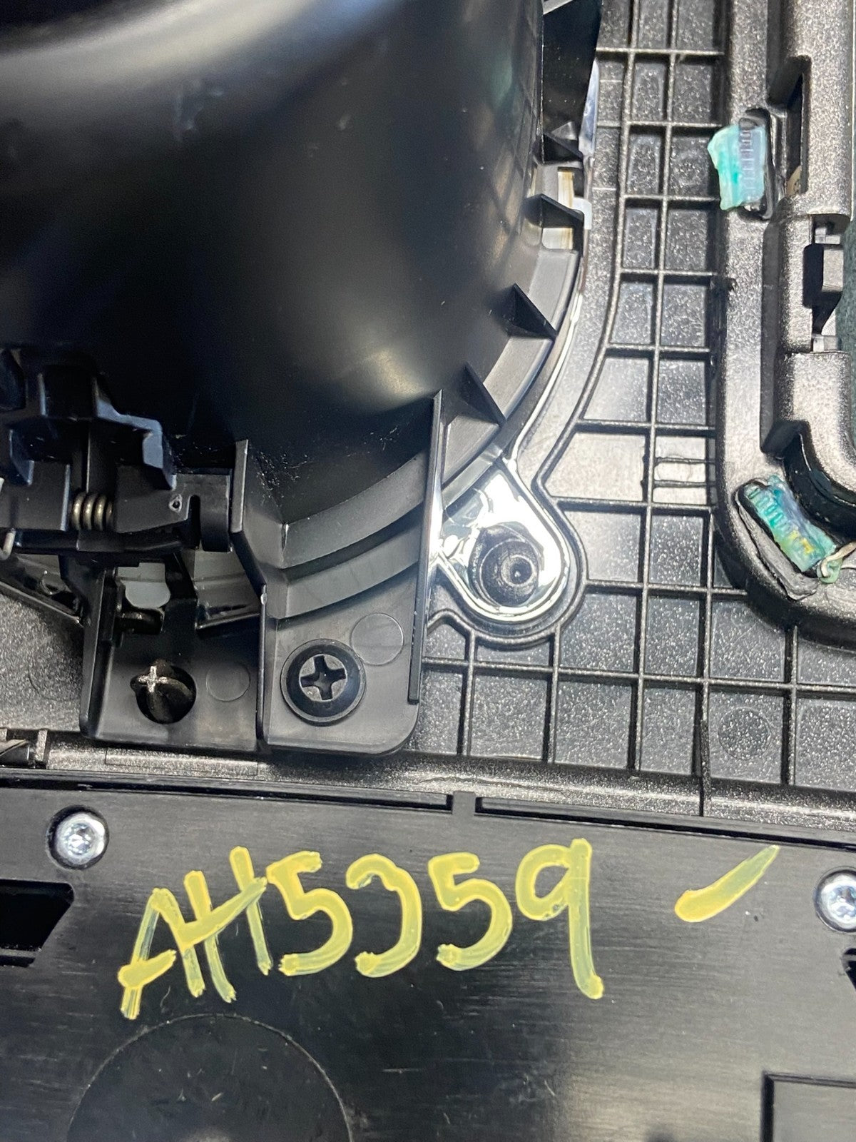 2017-2022 Jeep Grand Cherokee Center Console Shifter Cup Holder Bezel AH5359 DG7
