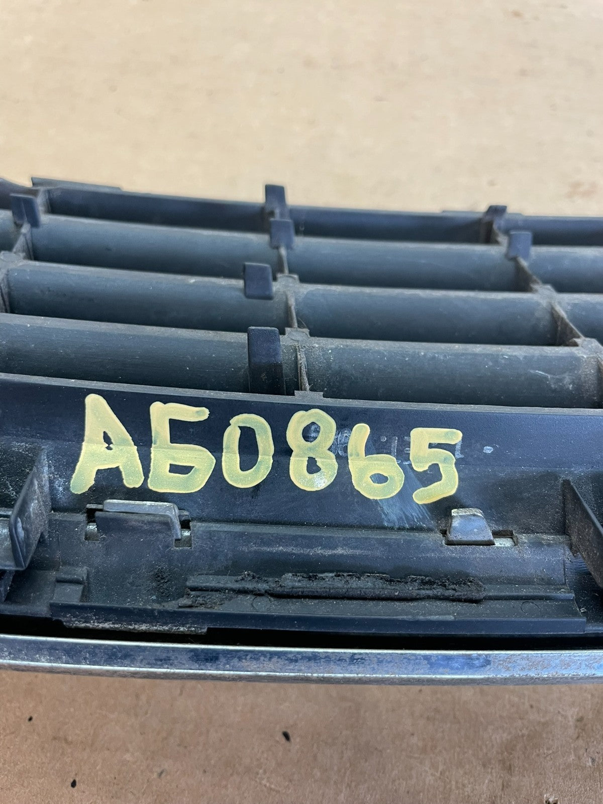 2000 to 2002 Audi A4 Upper Front Grill Grille ag0865 DG5