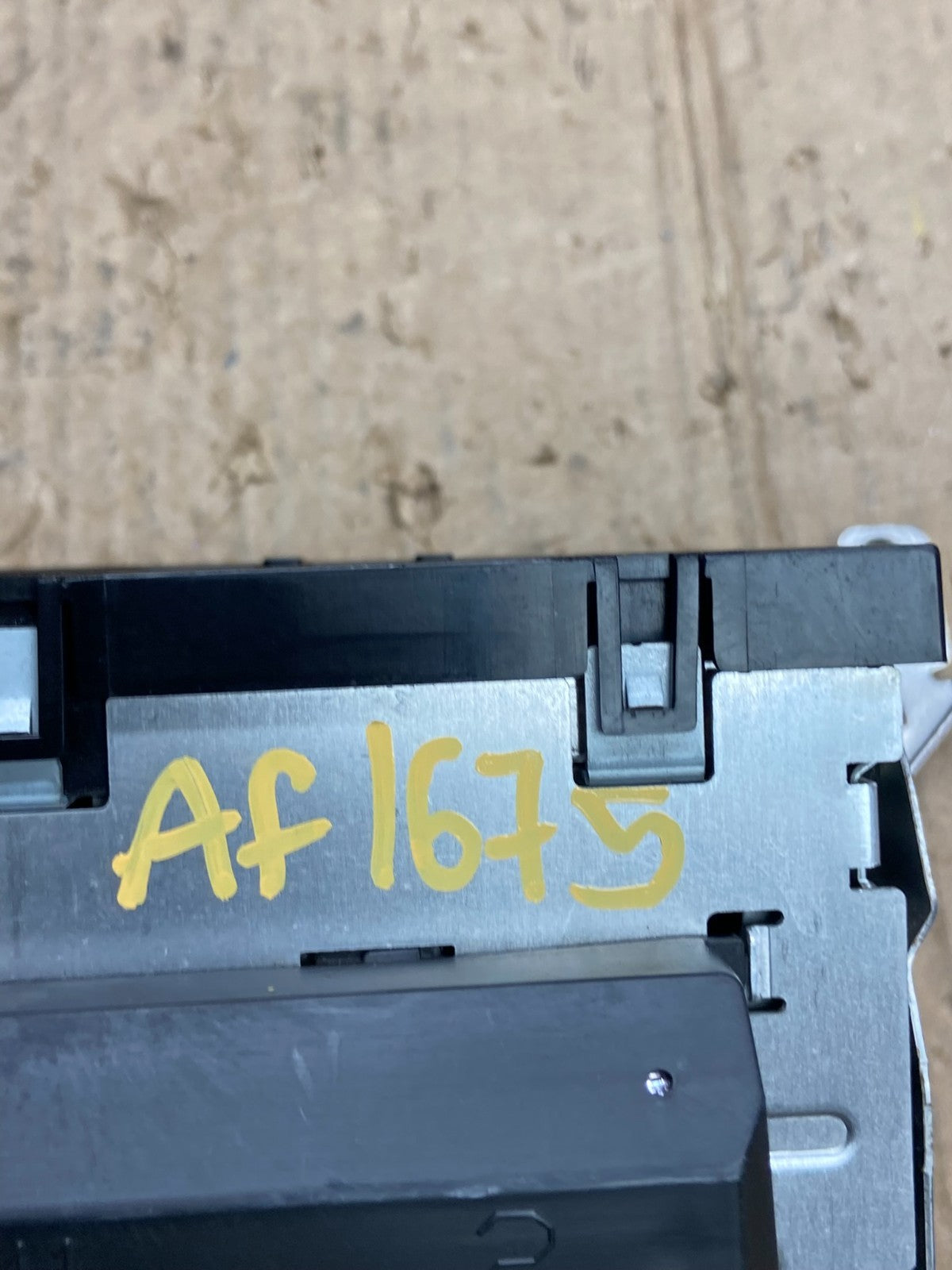 2001-2006 Mitsubishi Montero Information Dash Display Screen MR512860 AF16755