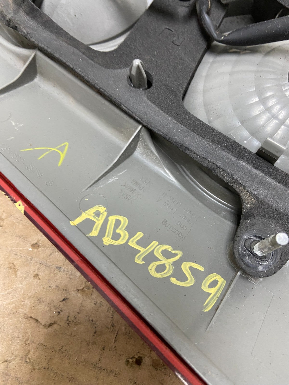 2006 to 2010 Toyota Sienna Right Passenger Side Rh Inner Tail Light AB4859 LK6