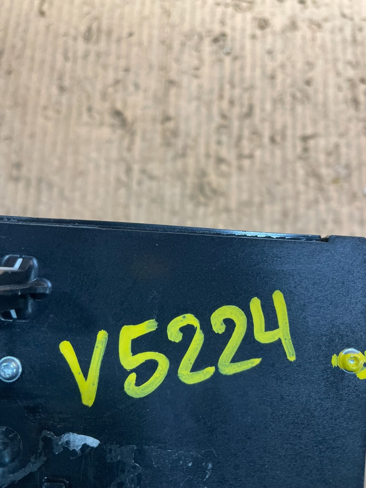 2013 2014 GMC Acadia Radio Display Screen AM/FM AUX V5224 DG7