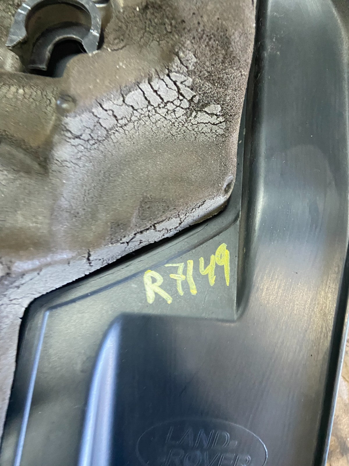 2008 - 2012 Land Rover LR2 3.2L Engine Motor Top Cover Trim Panel R7149 DG9