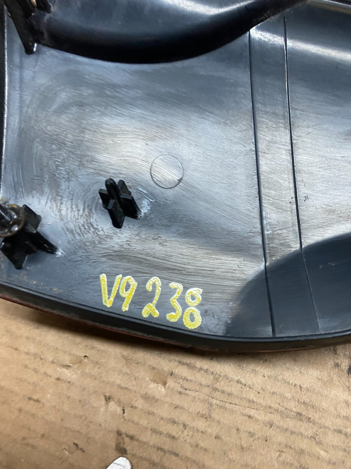 2001 to 2002 Saturn SC1 Trunk Rear Center Tail Light Panel OEM V9238 DG7