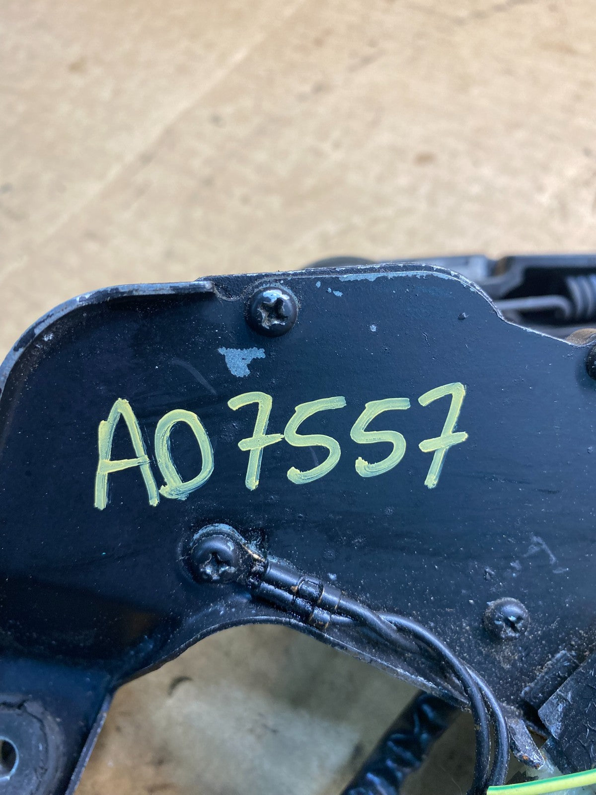 2005 to 2009 Subaru Legacy Outback Rear Windshield Wiper Motor AD75576