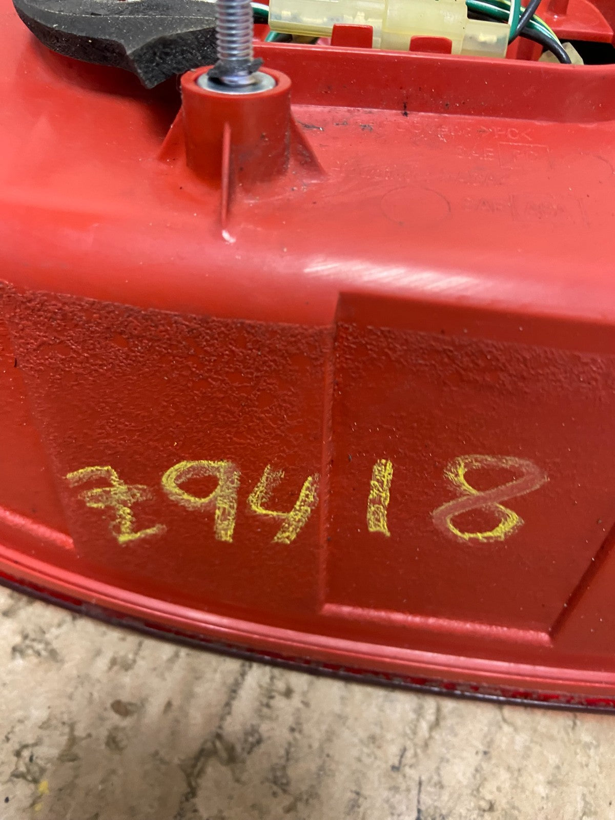 2005 to 2006 Infiniti G35 Right Passenger Side Tail Light OEM Z9418 DW6