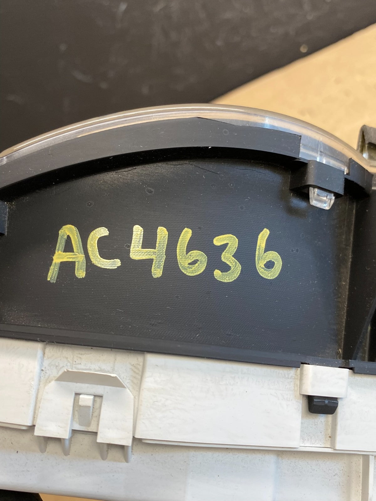 2008 to 2011 Kia Sedona Speedometer Cluster Gauge AC4636 DG6