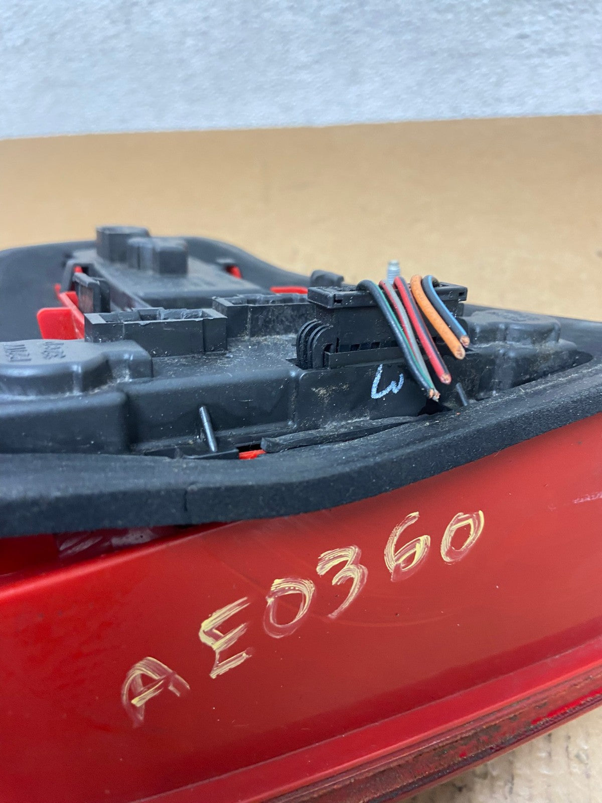 1999 to 2003 Volkswagen Jetta Sedan Right Passenger Tail Light AE0360 LK6
