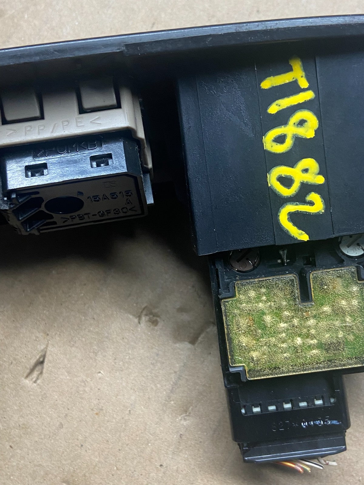 2004 to 2010 Toyota Sienna Left Side Climate Switches Bezel Trim T1882 PS5