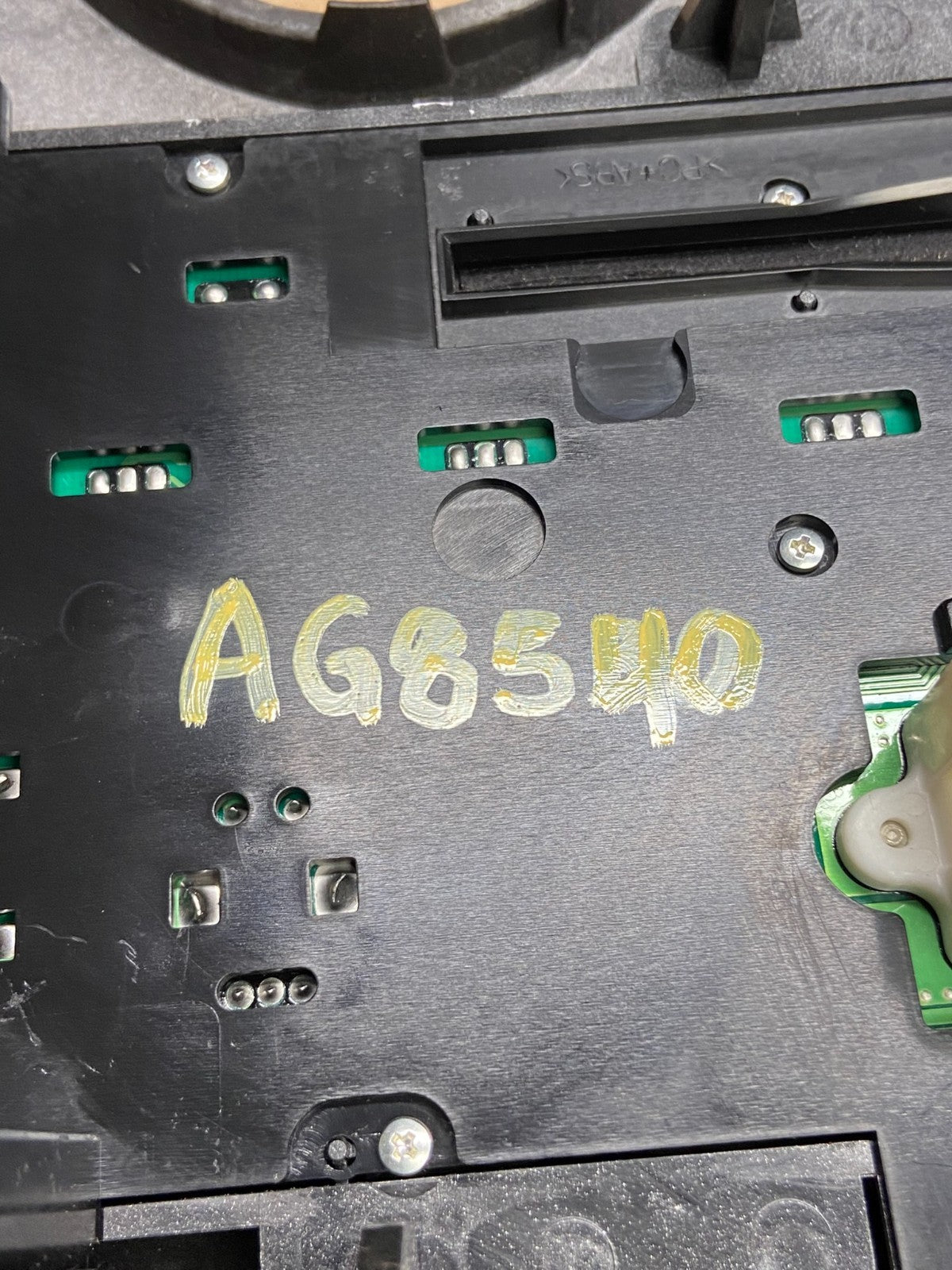 2006-2008 Mitsubishi Eclipse AMFM Radio CD Player Display Stereo Panel AG8540 DG7