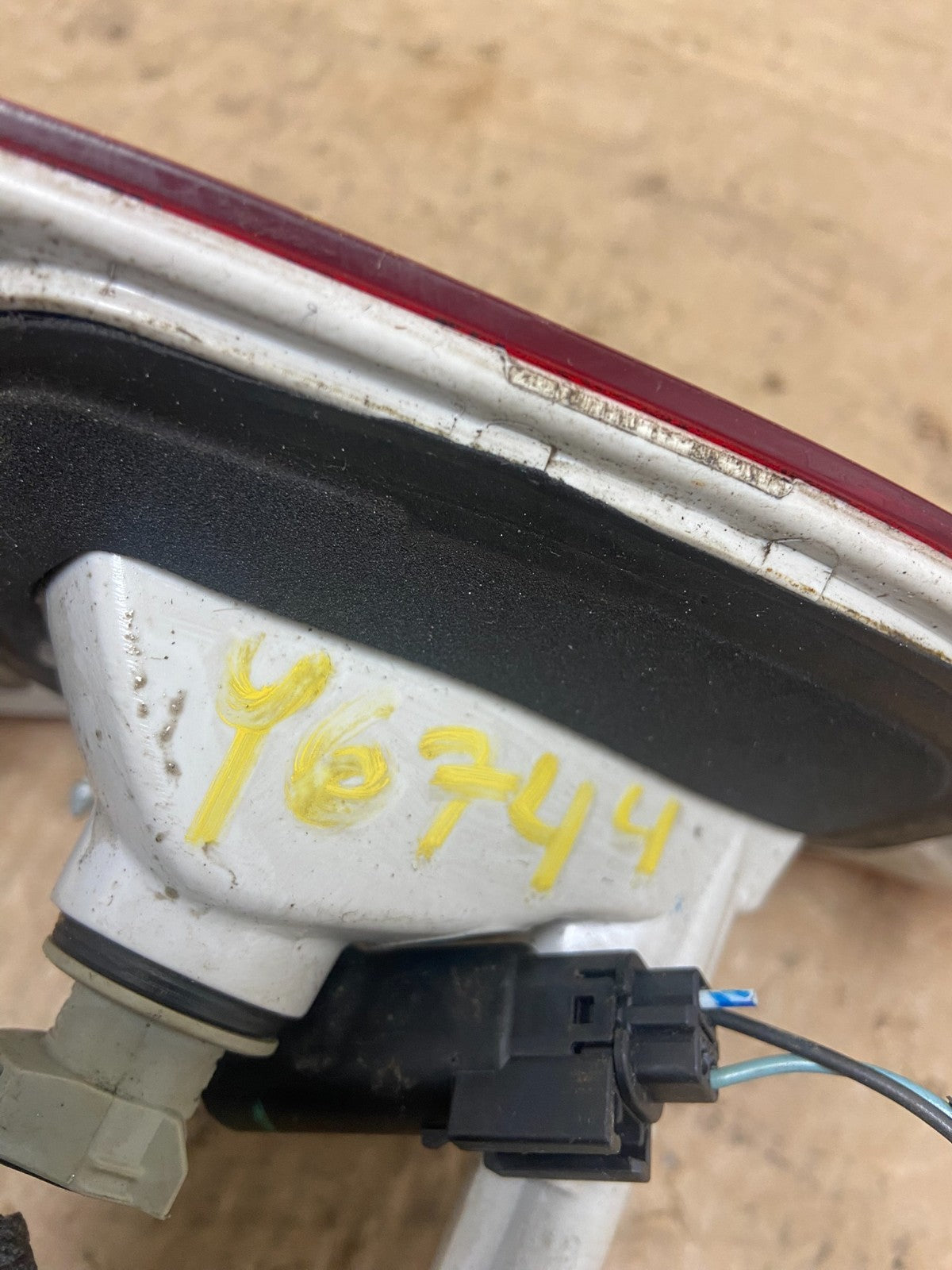 2013 to 2016 Ford Escape Left Driver LH Side Inner Tail Light OEM Y6744 DW6