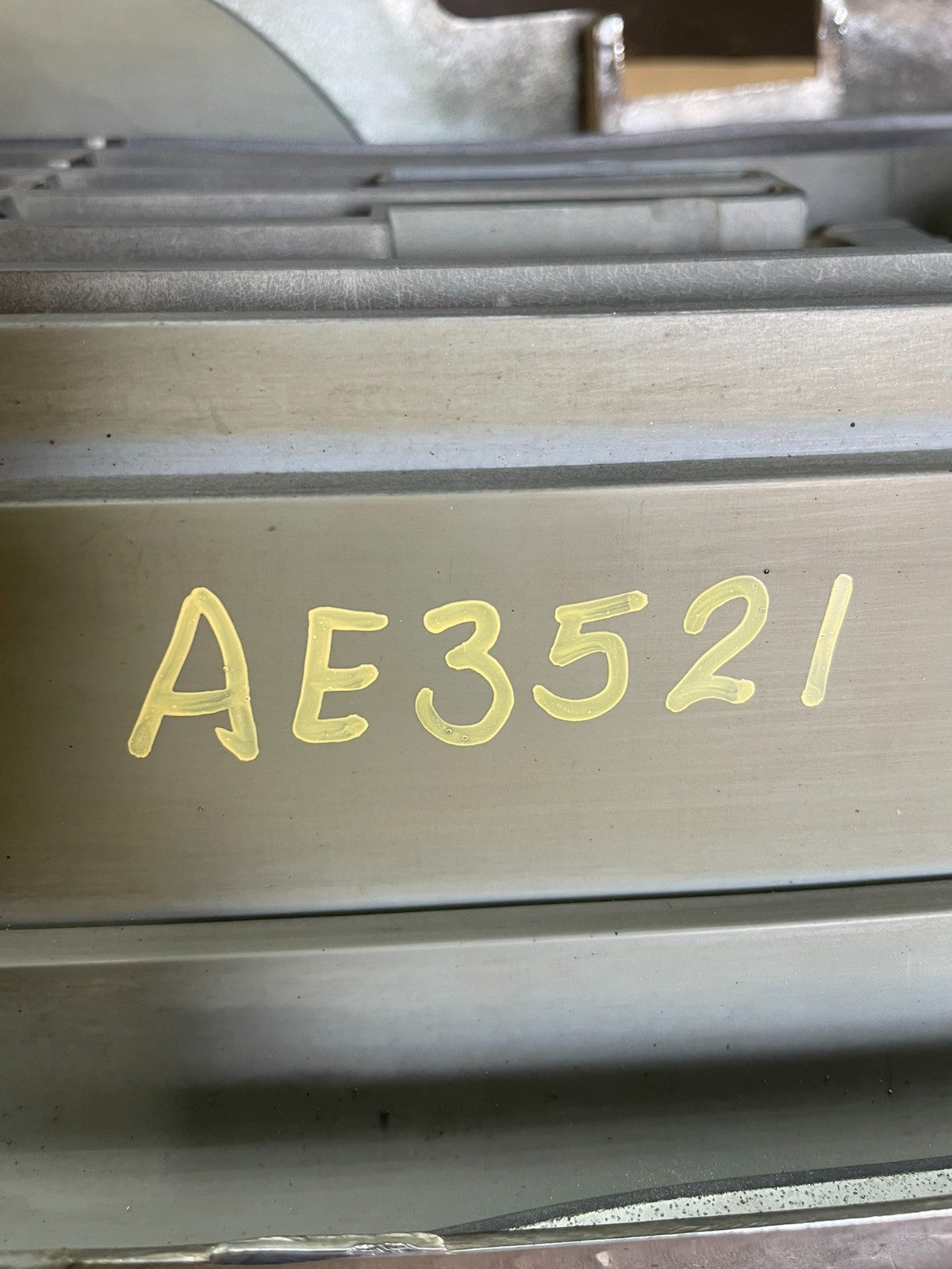 1998 to 2005 GMC Jimmy Sonoma Front Grille Grill AE3521 DG5