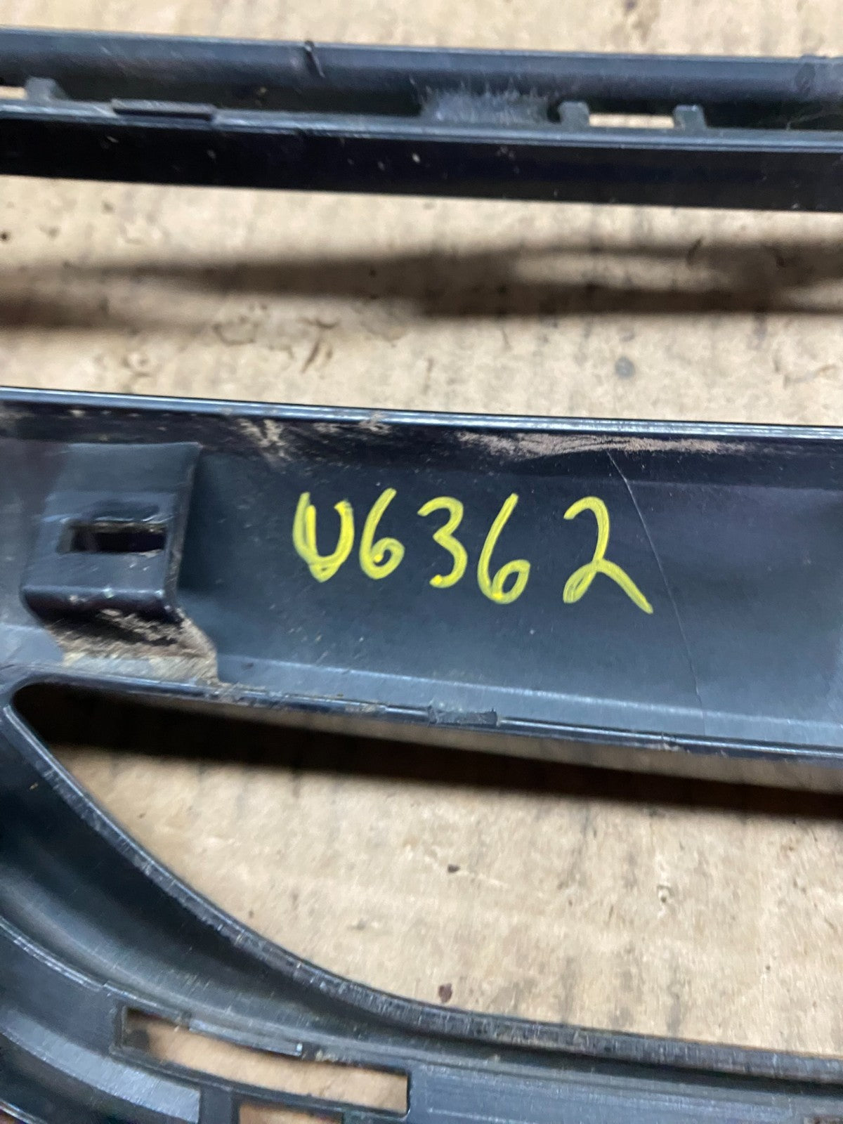 2010 to 2011 Toyota Camry Hybrid Front Upper Grill Grille U6362 DG9