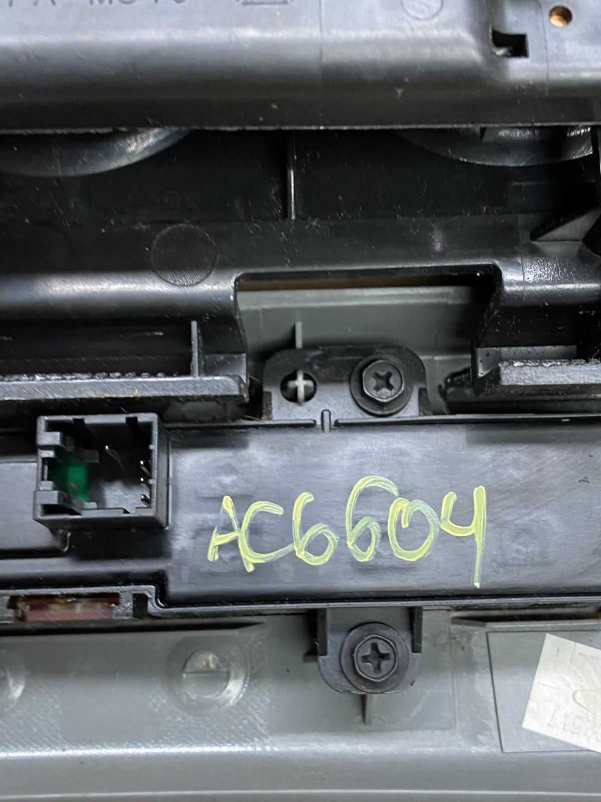 2008 to 2012 Jeep Liberty Dash Climate Temperature Control Radio Bezel AC6604 DG8