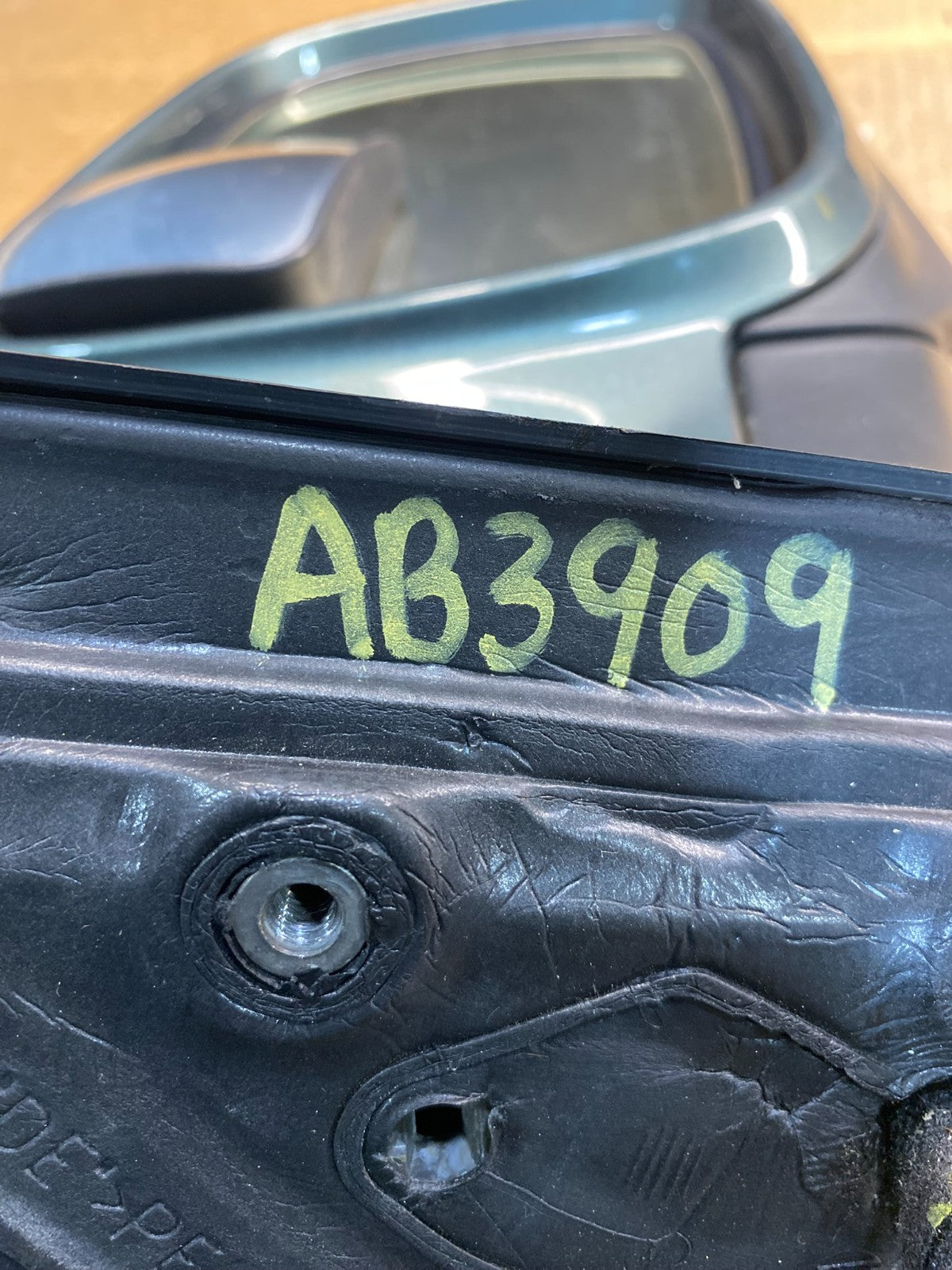 2004 to 2007 Volkswagen Touareg Right Door Power View Door Mirror OEM AB3909 MS12