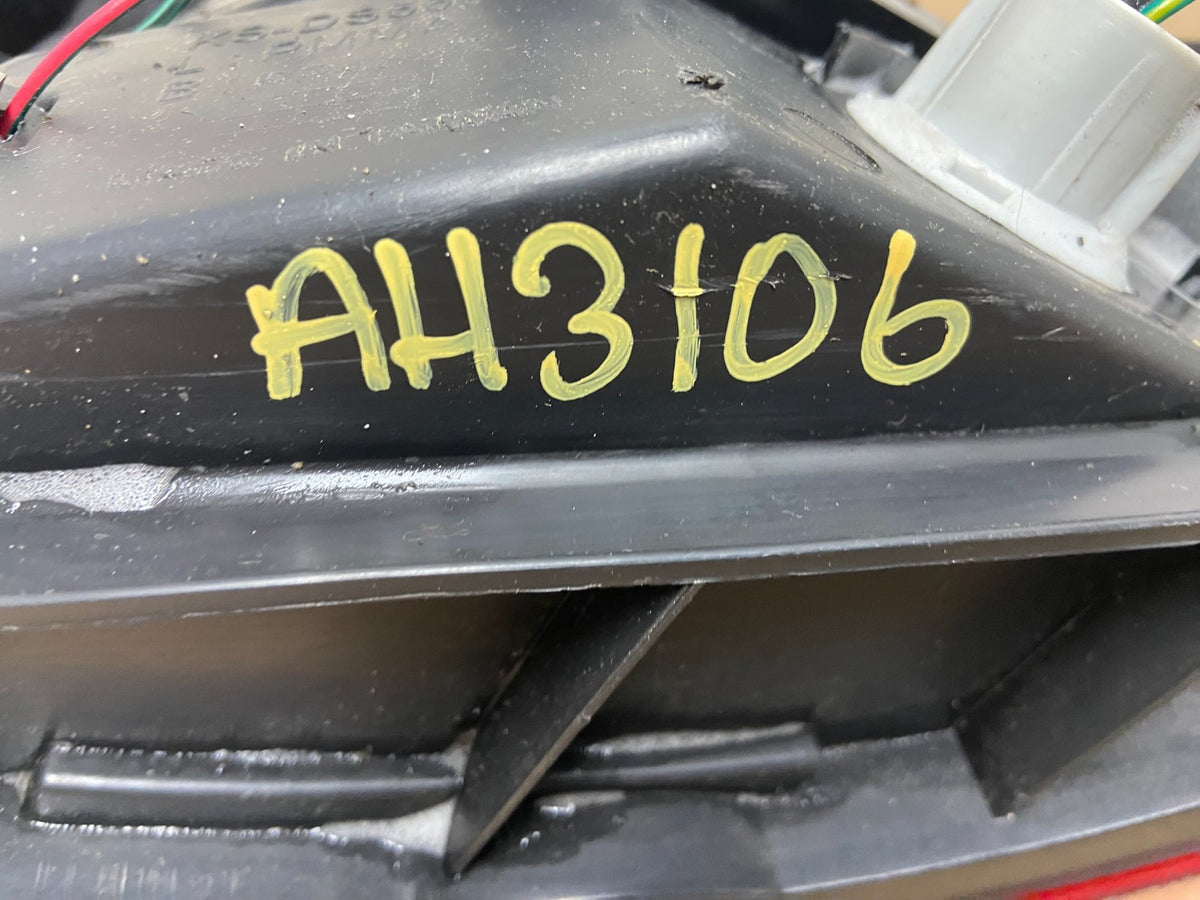 2000 2001 2002 2003 Nissan Sentra Left Driver Side Tail Light AH3106 DW6
