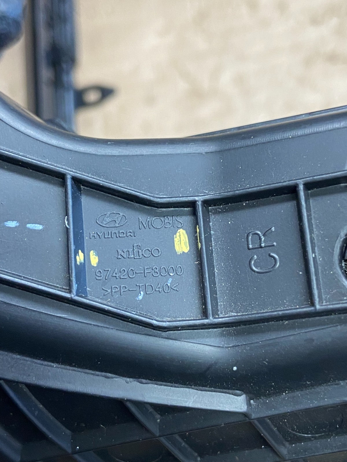 2017-2019 Hyundai Elantra Center Radio Climate Control Air Vent Bezel ag8678 DG4