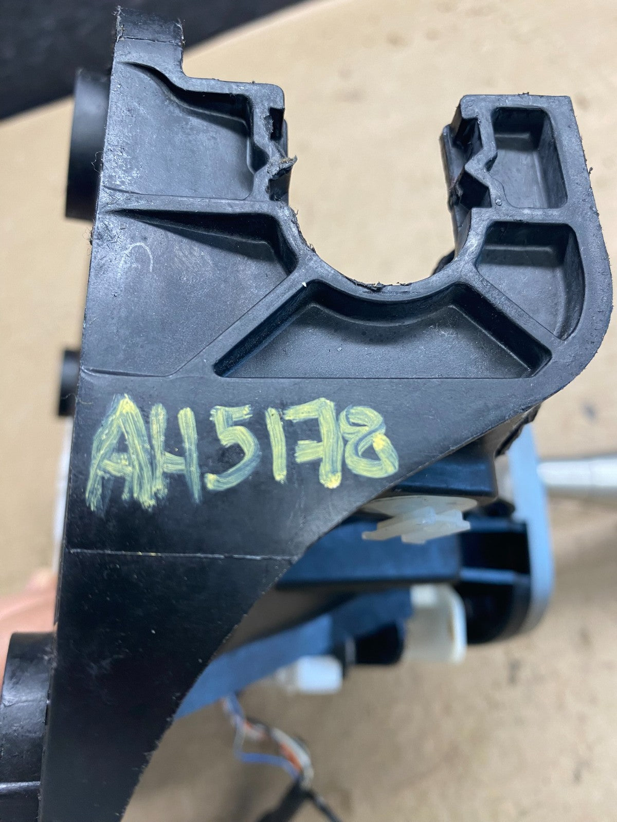 2004-2008 Acura TSX Front Center Console Gear Shift Shifter ah5178 DG5