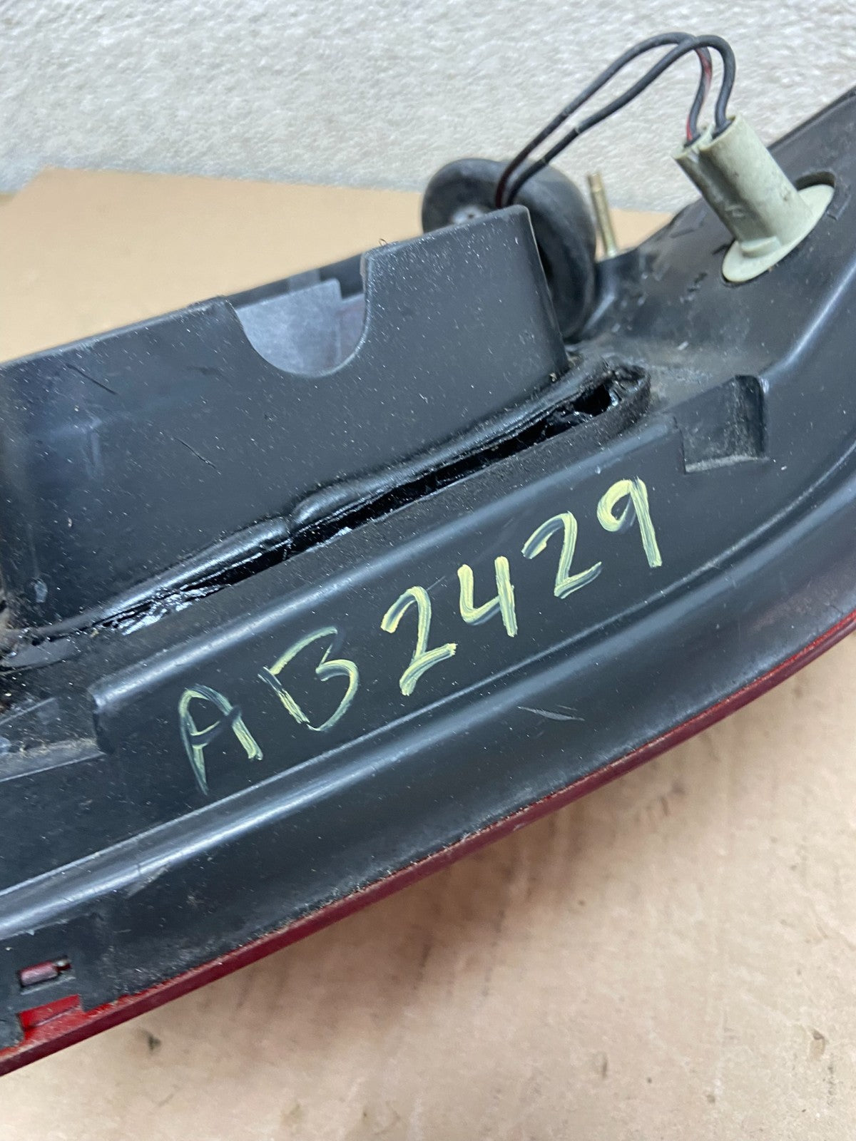 1995 1996 Nissan Maxima Left Driver LH Side Tail light Oem AB2429 DW6