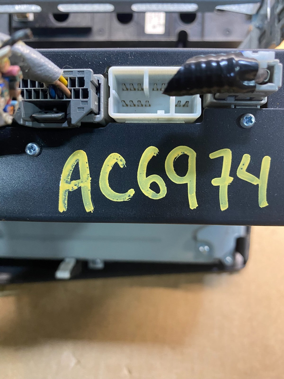 2006 - 2011 Honda Civic Radio AM/FM Climate Control Air Vent Bezel AC6974 DG7