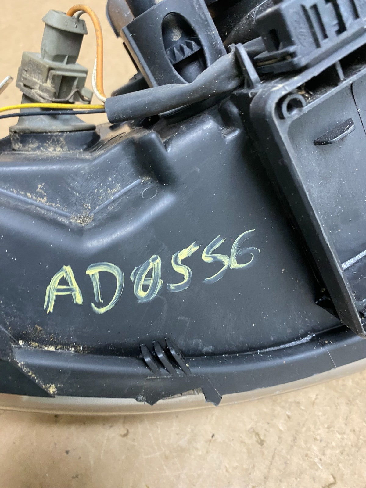 2005 to 2009 Volvo S60 Left Halogen Driver Side Headlight AD0556 DW10