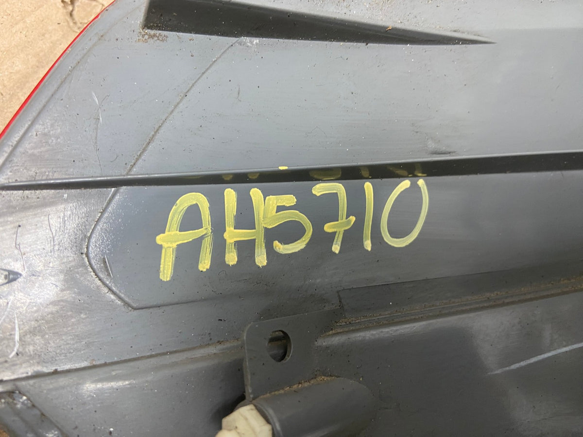 2005 2006 2007 Honda Odyssey Right Passenger RH Side Tail Light AH5710 LK7