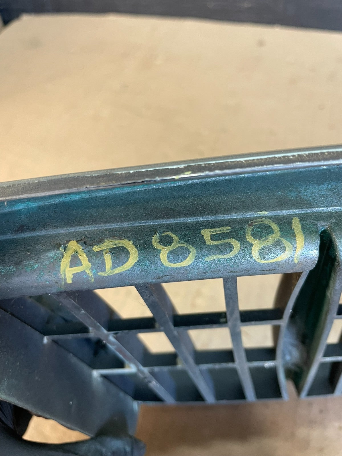 2000 to 2003 Hyundai Elantra Front Grille Grill 86351-2D000 ad8581 DG5