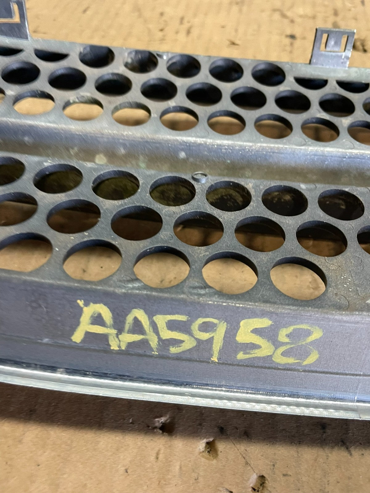 1998 to 2002 Suzuki Baleno Esteem Front Upper Grill Grille aa5958 DG8