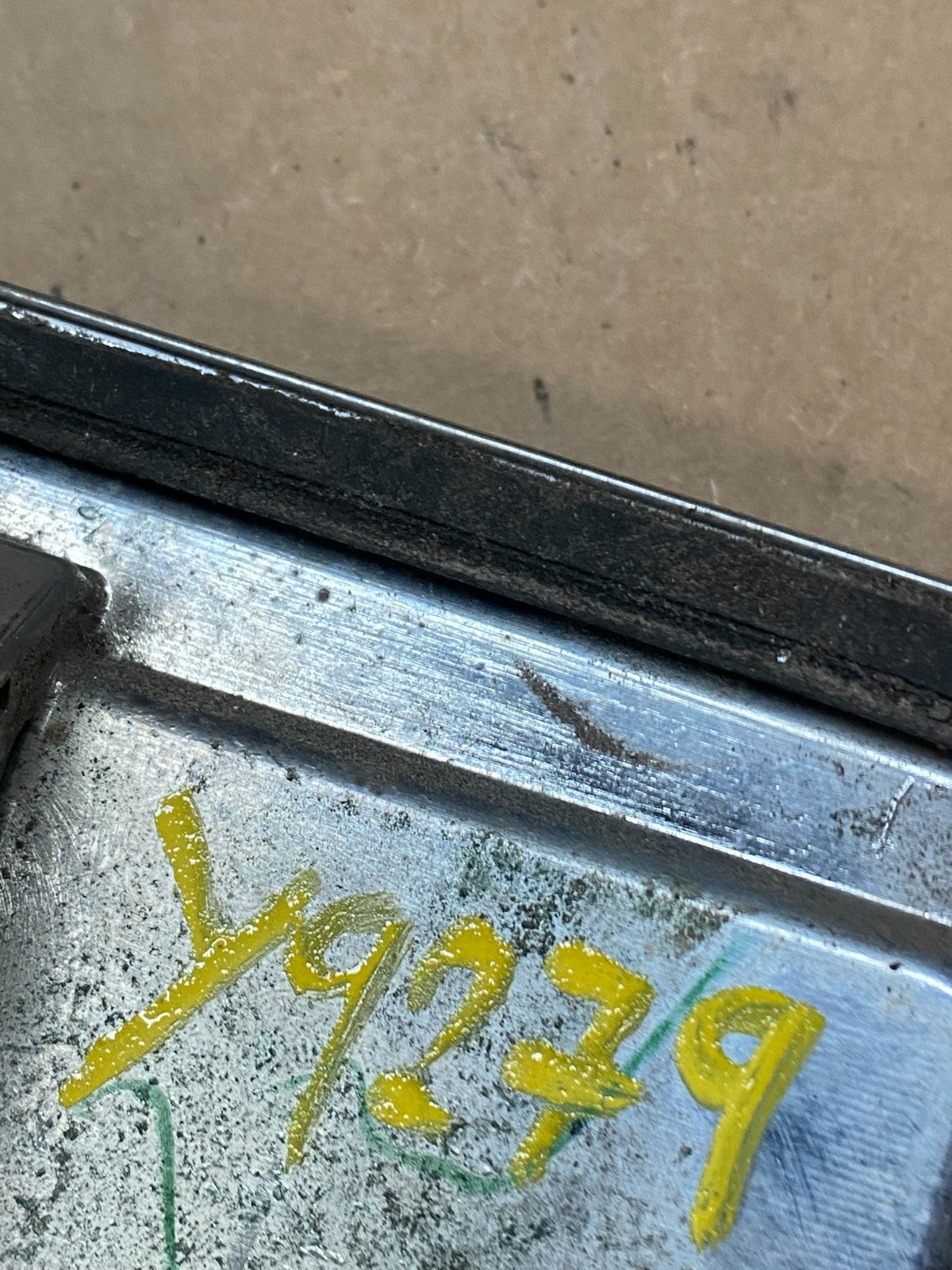 2008 to 2010 Toyota Highlander Tailgate Trunk Trim Molding Handle Y9279 DG8