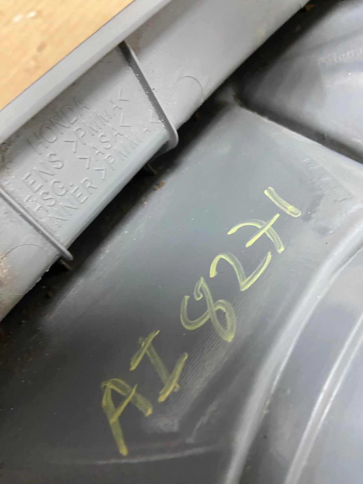 2003 2004 2005 Honda Pilot Left Driver LH Side Tail Light AI8271 LK7