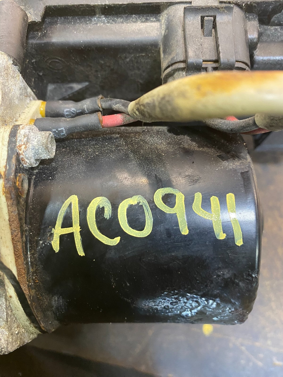 1999 to 2000 Ford F250 F350 SRW ABS Pump Control OEM 2c342c346be ac0941 DG7