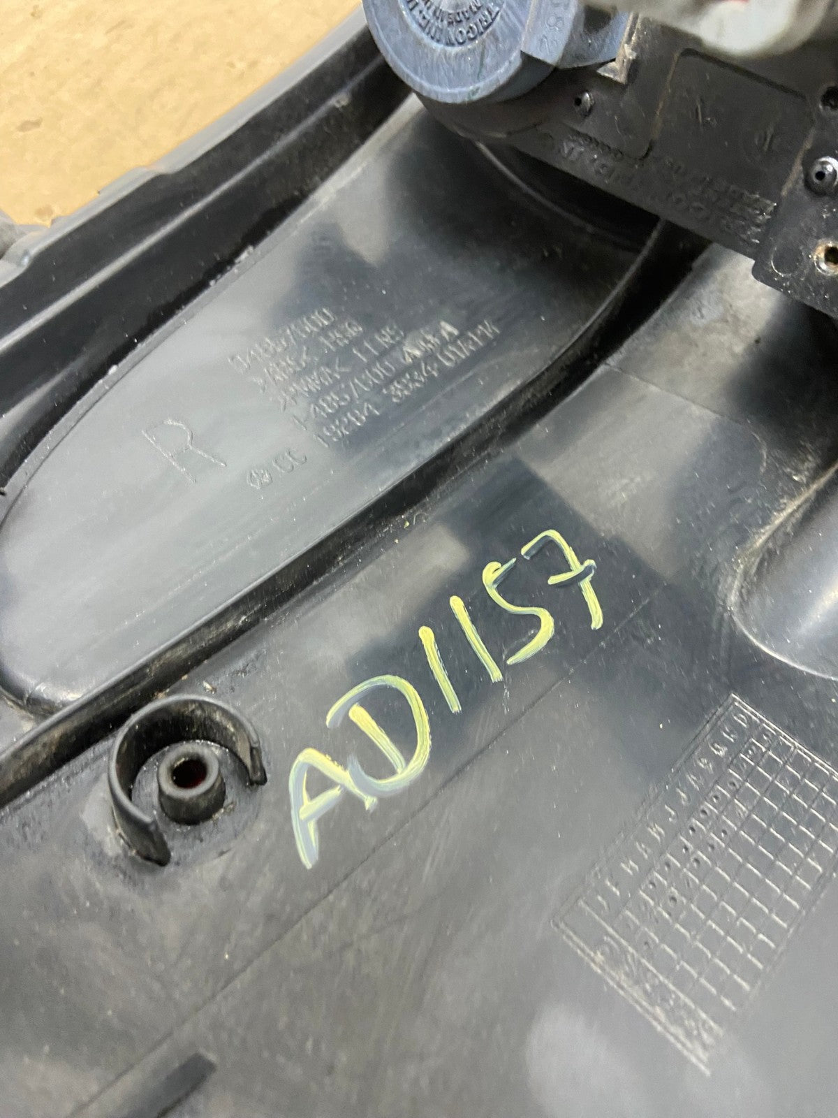 2001-2003 Dodge Grand Caravan Right Passenger RH Side Tail Light AD1157 LK6