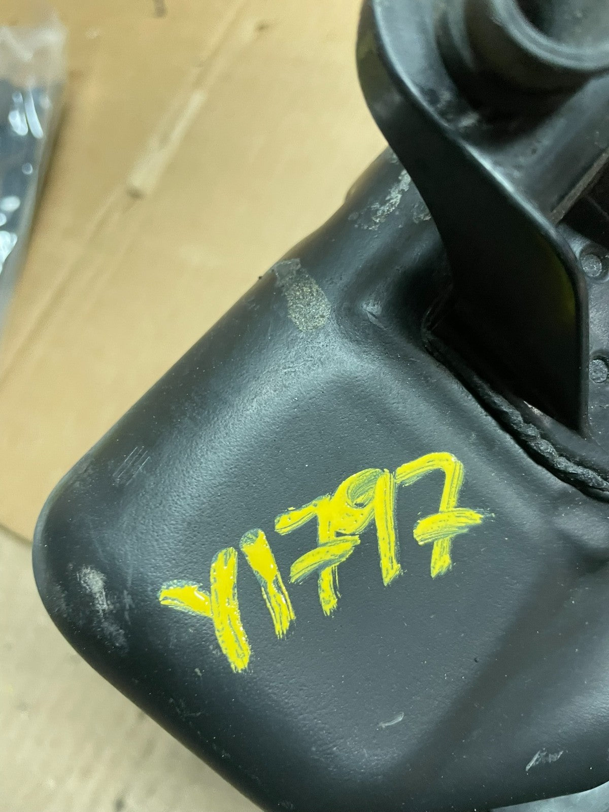 2011 - 2013 Dodge Durango 3.6L Resonator Air Intake Tube Y1797 DG10