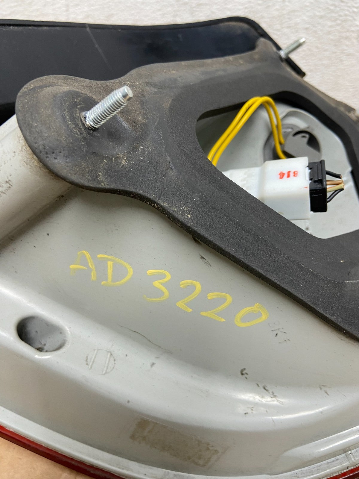 2009-2011 Hyundai Genesis Sedan Left Driver LH Tail Light AD3220 DW6