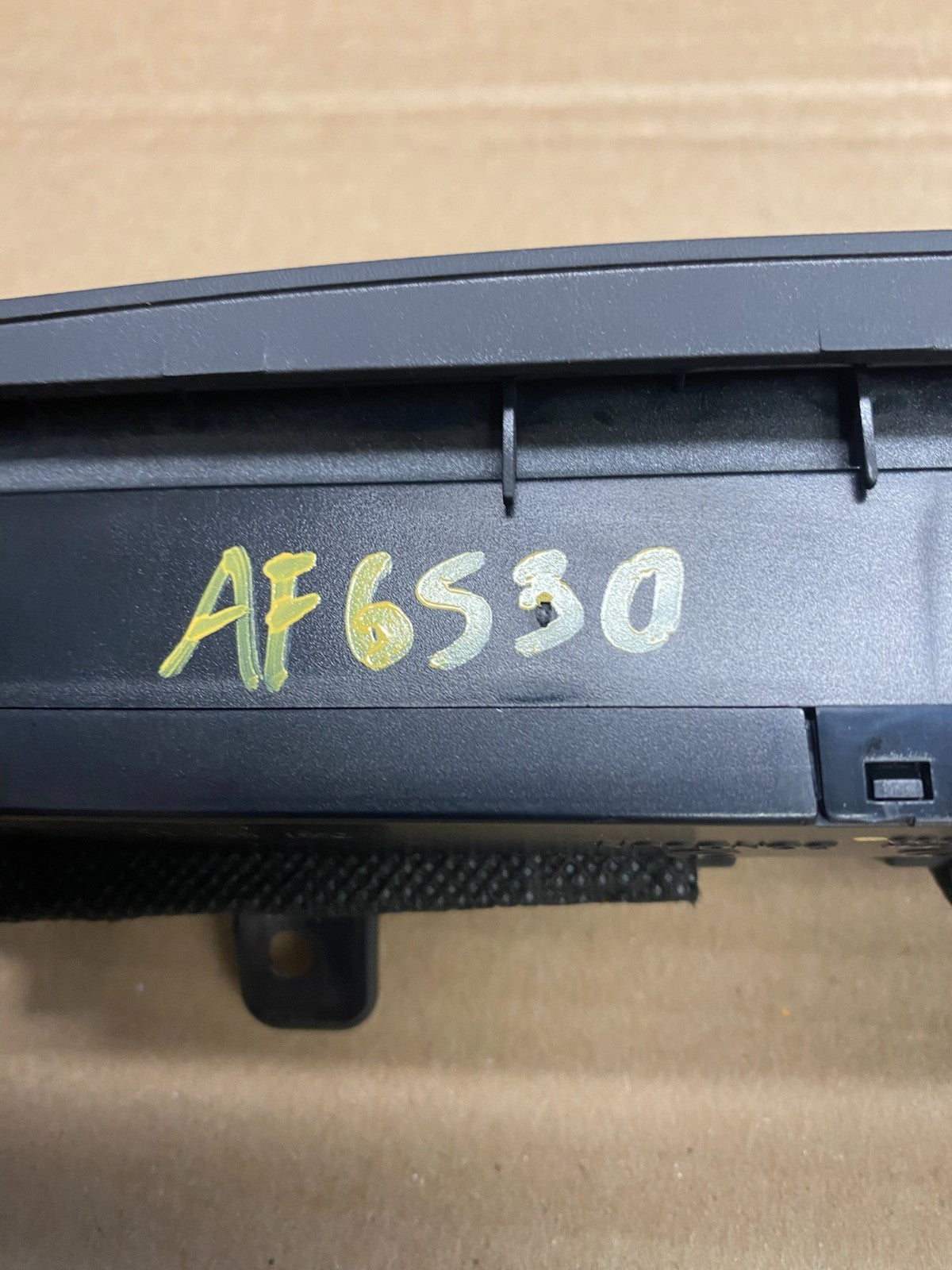 2007 to 2009 Hyundai Santa Fe Center Dashboard Radio Bezel Trim AF6530 DG6