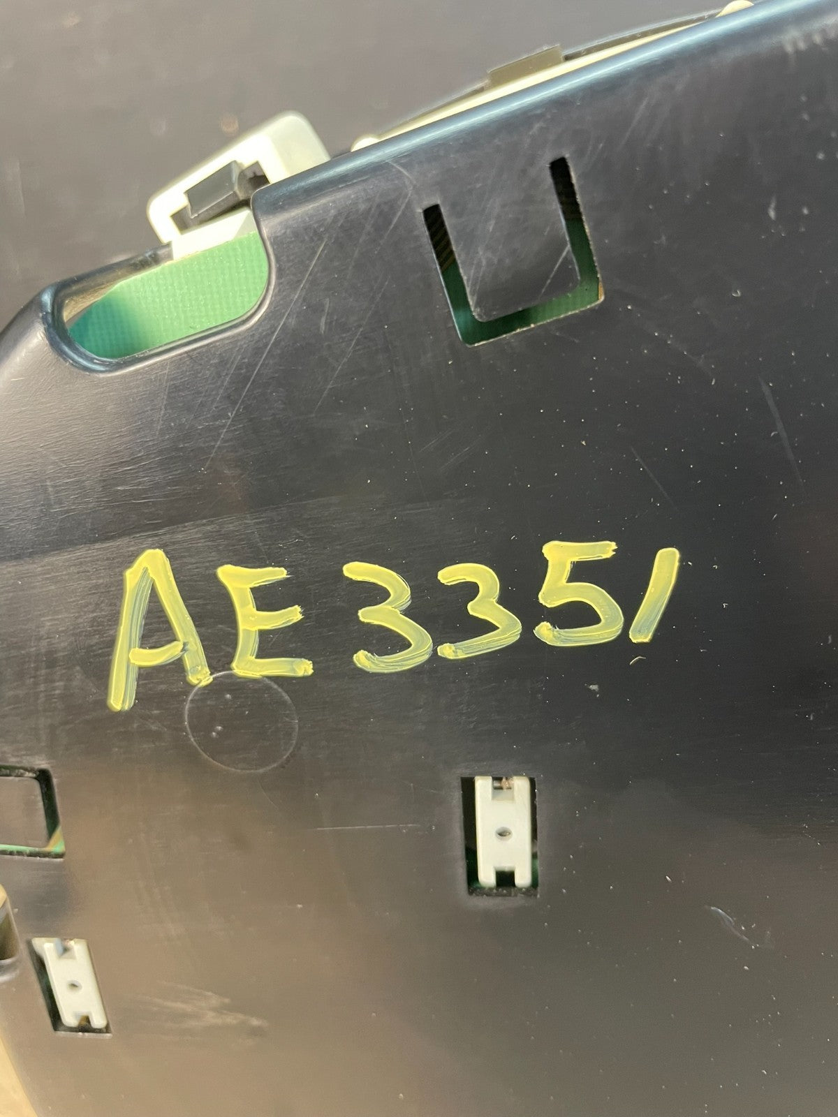 2002 GMC Yukon Speedometer Cluster Gauge AE3351 DG9