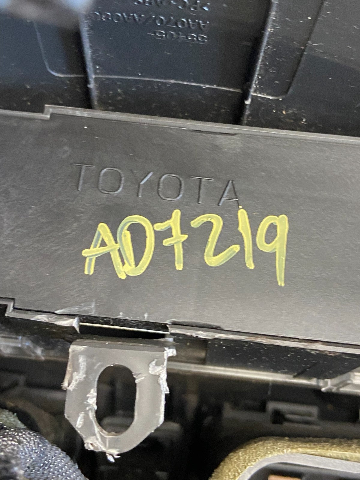 2004-2008 Toyota Solara Center Dash Vent Air Vent Trim Bezel Clock Info AD72197
