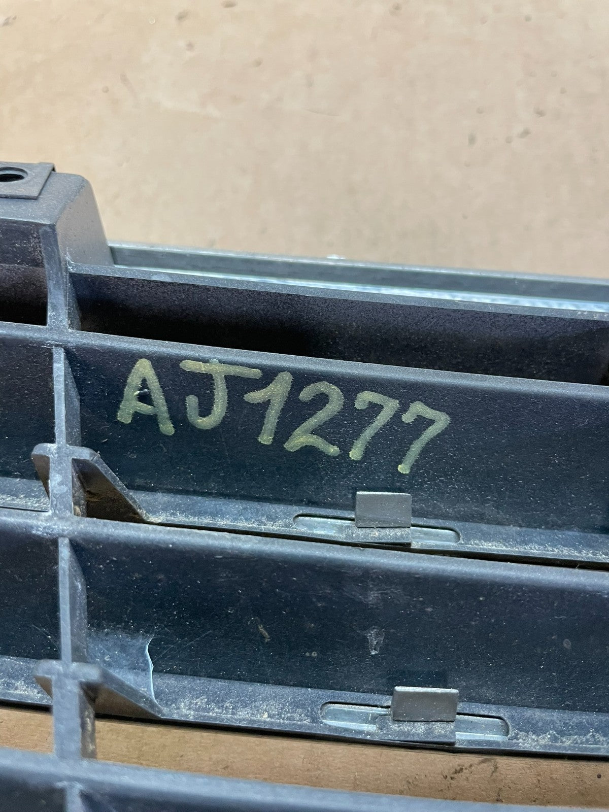 2005-2007 Mercedes W203 C230 C320 C350 Front Upper Grill Grille AJ1277 DG5