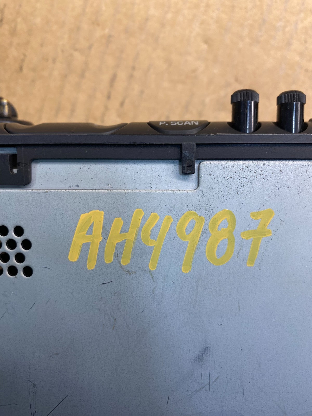 1995 to 2002 GMC Chevy Truck Yukon Silverado AM FM Radio ah4987 DG8