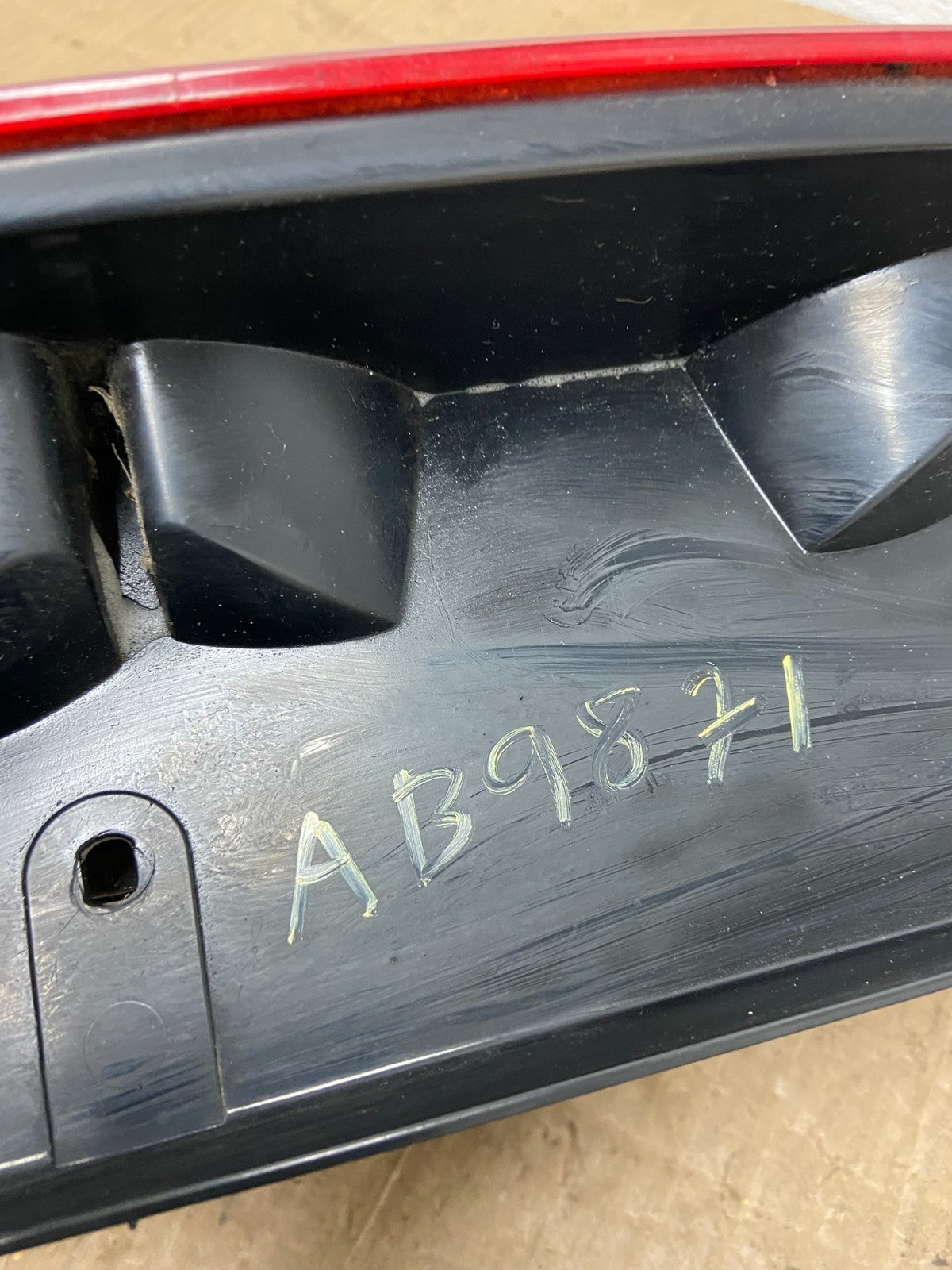 2002 2003 2004 Jeep Liberty Left Driver LH Side Tail Light AB9871 DW6
